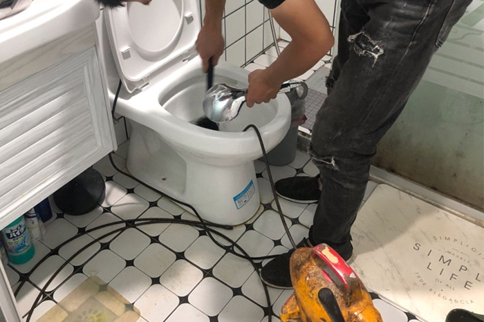 文城镇马桶堵塞自己疏通还是找师傅?专业上门服务让你省时更省心